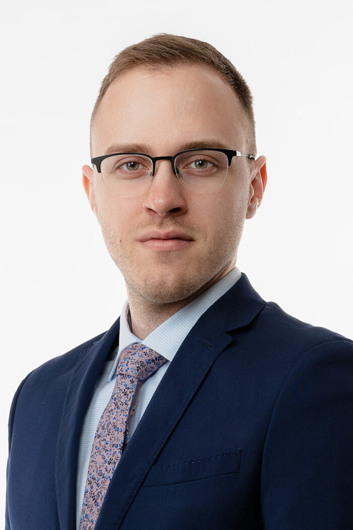 Profesní byznys fotografie Profesní portrét mladého muže v šedém saku
