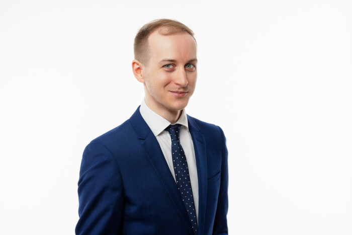 Profesní byznys fotografie Celopostavový business portrét muže v modrém obleku